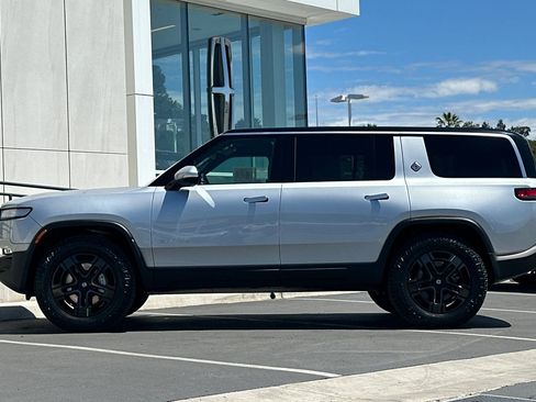 Used 2024 Rivian R1S Adventure AWD/4WD image 6