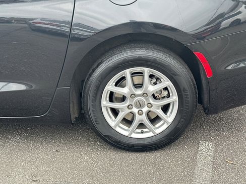 Used 2022 Chrysler Pacifica Touring-L image 19