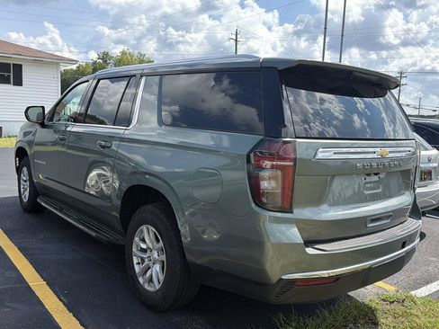 Used 2023 Chevrolet Suburban LT RWD image 4
