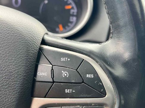 Used 2021 Jeep Grand Cherokee Laredo X image 17