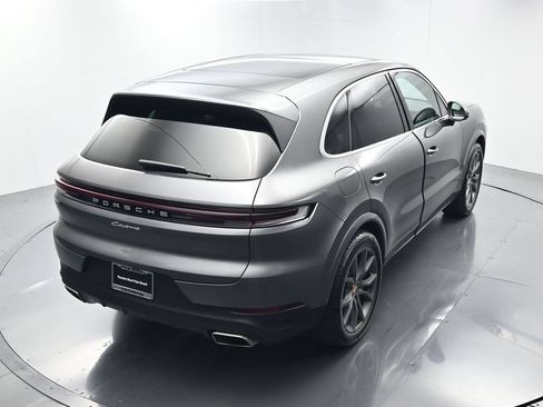 Certified 2024 Porsche Cayenne AWD/4WD image 38