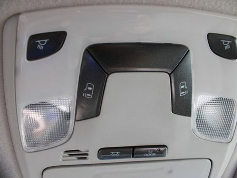 Used 2011 Toyota Sienna LE image 21