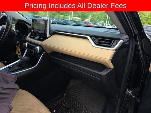 Used 2025 Toyota RAV4 LE AWD/4WD image 13