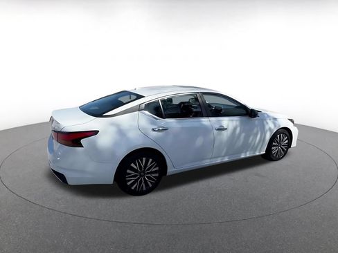 Used 2025 Nissan Altima 2.5 SV FWD image 15