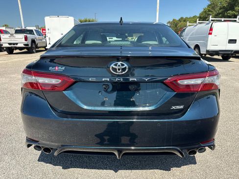 Used 2018 Toyota Camry XSE image 5