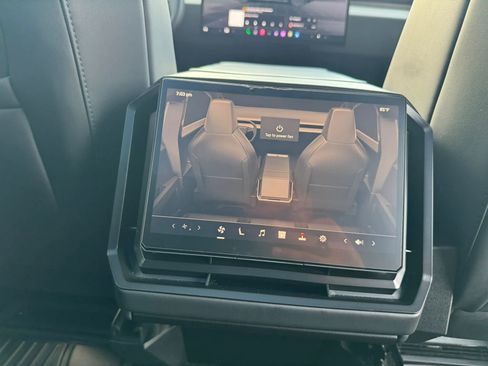 Used 2024 Tesla Cybertruck AWD Crew Cab image 27