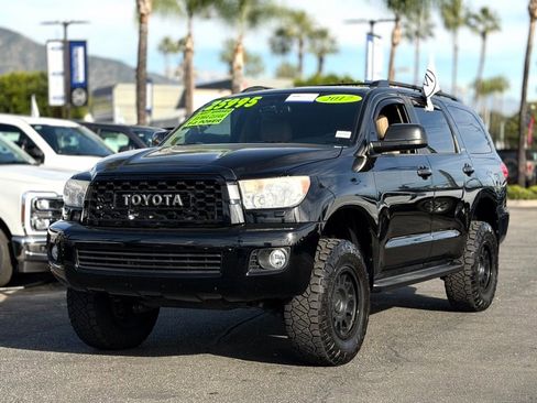 Used 2017 Toyota Sequoia Limited w/ Safety & Convenience Package image 4