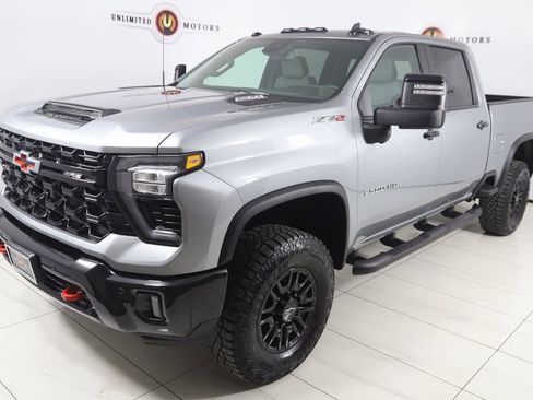 Used 2025 Chevrolet Silverado 2500 ZR2 image 23