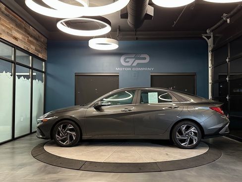 Used 2024 Hyundai Elantra Limited image 6