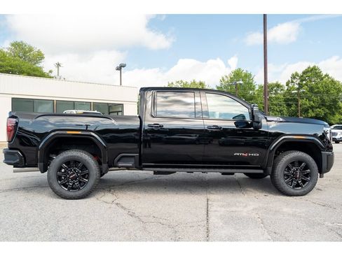 New 2026 GMC Sierra 2500 AT4 w/ AT4 Premium Plus Package AWD/4WD image 9