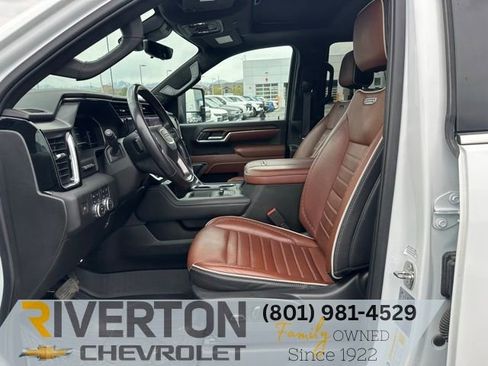 Used 2024 GMC Sierra 3500 Denali Ultimate AWD/4WD image 2