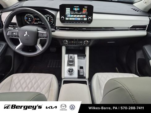 Used 2023 Mitsubishi Outlander SEL AWD/4WD image 29
