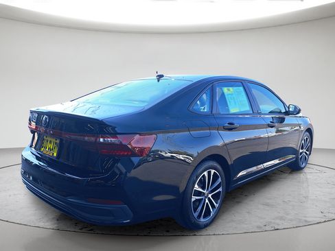 Used 2026 Volkswagen Jetta Sport FWD image 3