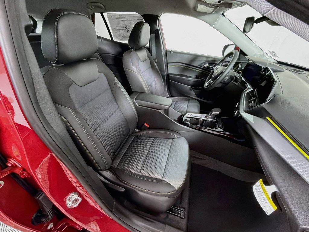 New 2026 Chevrolet Trax LT w/ Driver Confidence Package FWD image 25