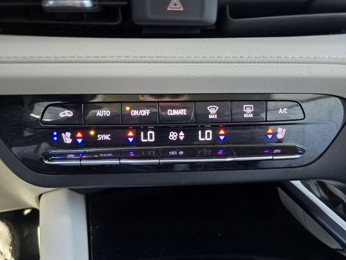 Used 2022 Buick Envision Avenir w/ Technology Package II image 14