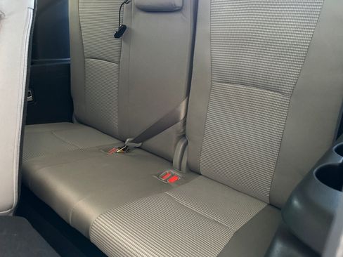 Used 2022 Toyota Highlander LE AWD/4WD image 14