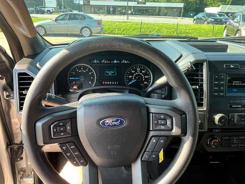 Used 2017 Ford F150 XLT image 12