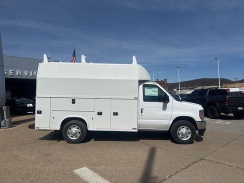 New 2026 Ford E-350 and Econoline 350 Super Duty w/ Power Equipment Group image 8