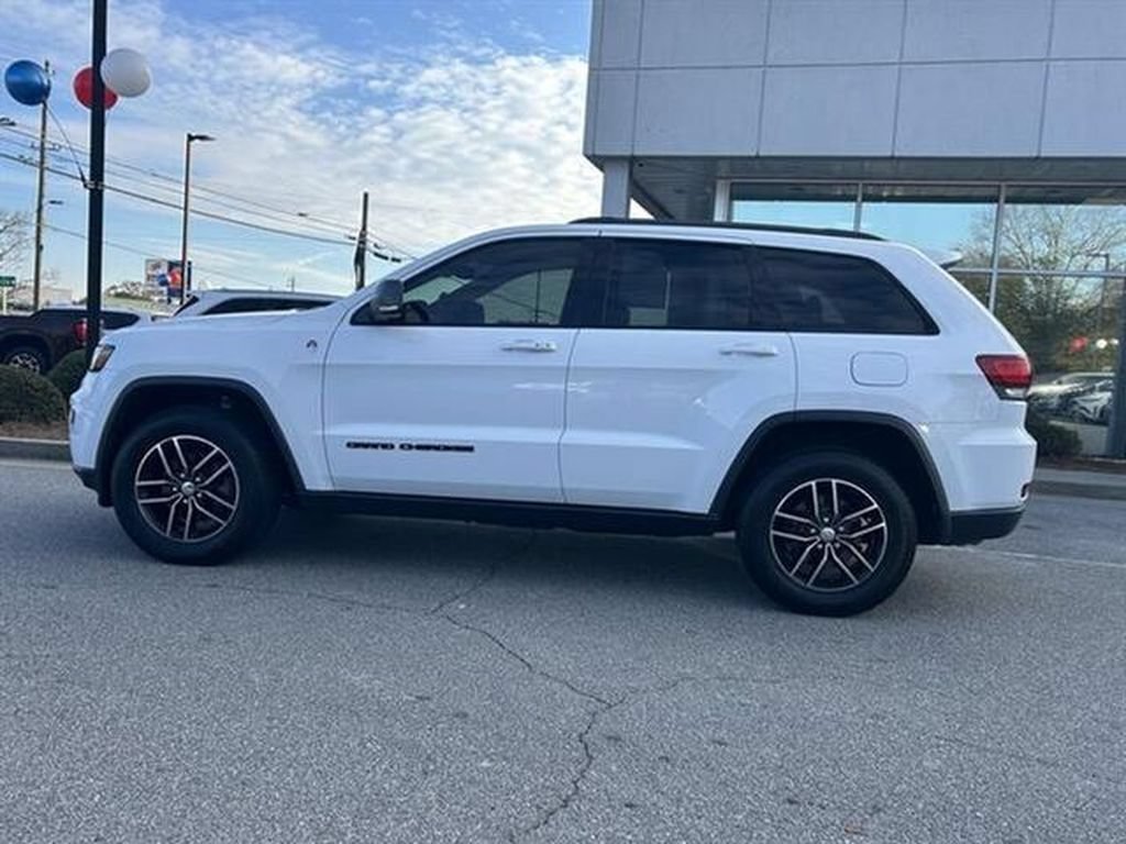 Used 2017 Jeep Grand Cherokee Trailhawk w/ Trailhawk Luxury Group AWD/4WD image 2