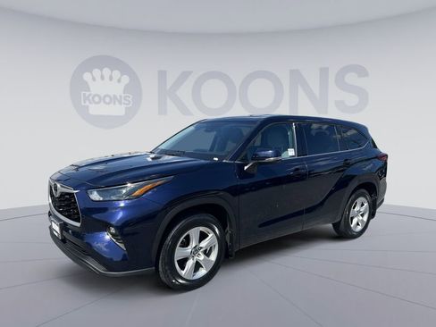 Used 2022 Toyota Highlander LE AWD/4WD image 1