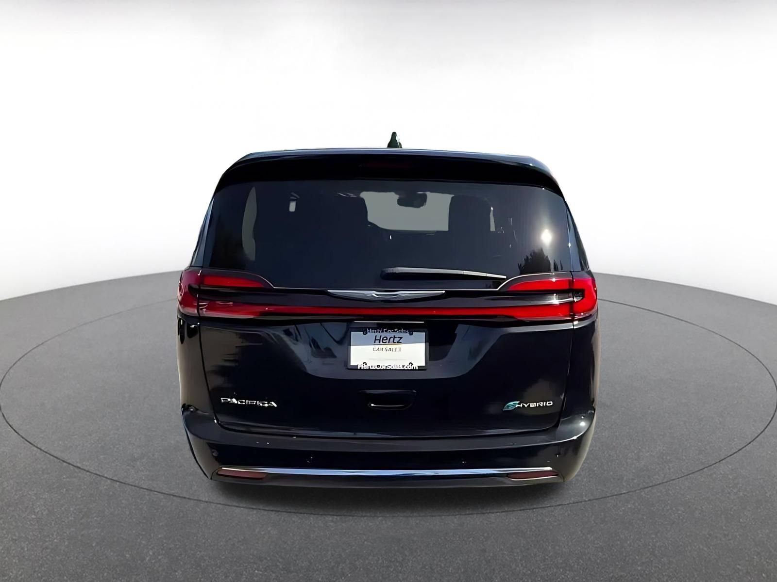 Used 2023 Chrysler Pacifica Touring-L FWD image 12
