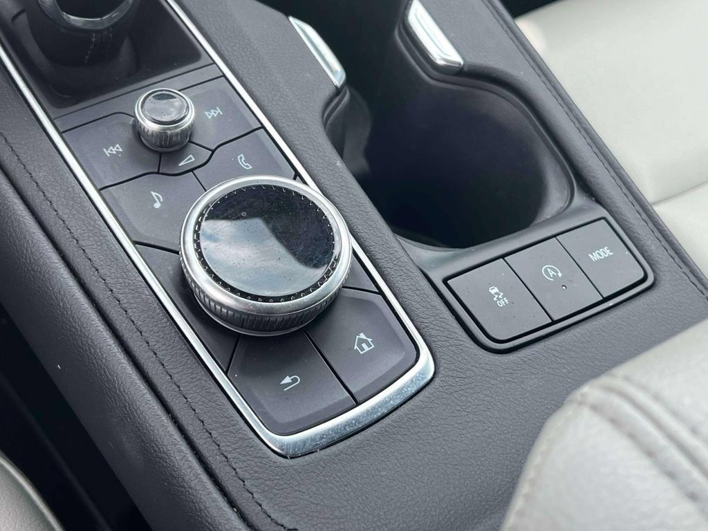 Used 2023 Cadillac XT4 Luxury w/ Cold Weather Package FWD image 32