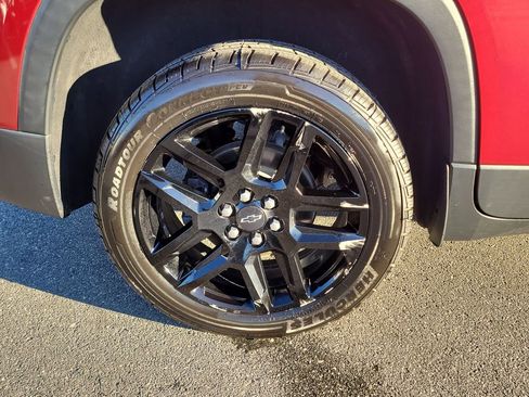 Used 2019 Chevrolet Traverse LT w/ LPO, Black Accent Package image 5