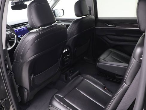 Used 2023 Jeep Grand Cherokee L Limited image 10