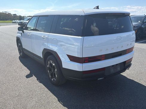 Used 2024 Hyundai Santa Fe SE image 2