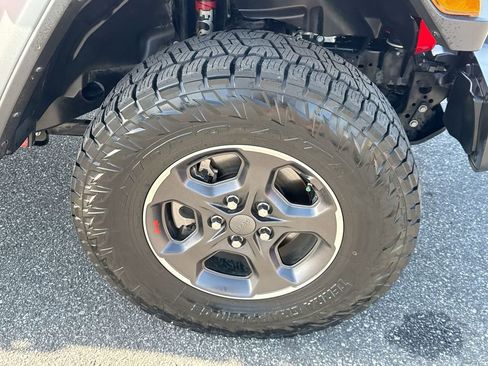 Used 2022 Jeep Gladiator Rubicon w/ Cold Weather Group image 27