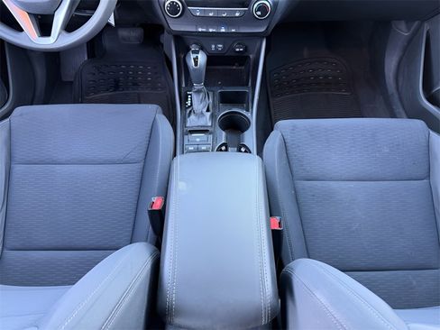 Used 2020 Hyundai Tucson SE image 16