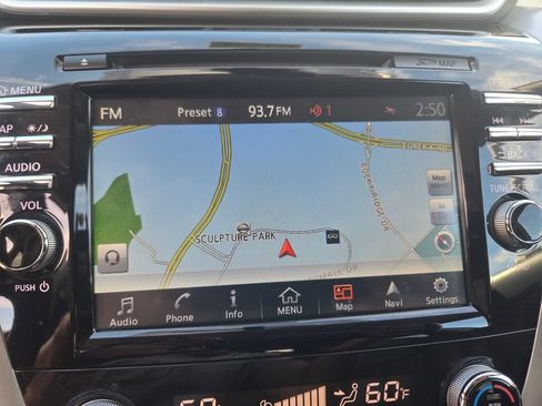 Used 2017 Nissan Murano Platinum w/ Platinum Technology Package FWD image 11