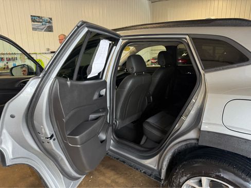 Used 2025 Chevrolet Trax LT FWD image 15