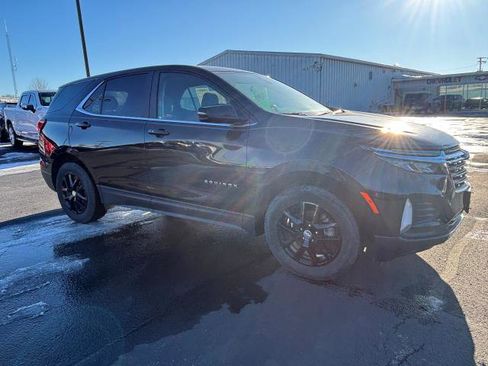 Used 2024 Chevrolet Equinox LT image 3