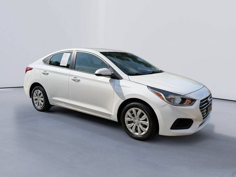 Used 2021 Hyundai Accent SE FWD image 1