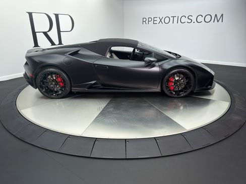 Used 2021 Lamborghini Huracan EVO RWD image 11
