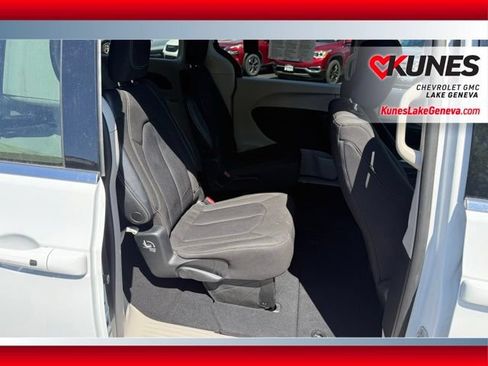 Used 2023 Chrysler Voyager LX FWD image 17