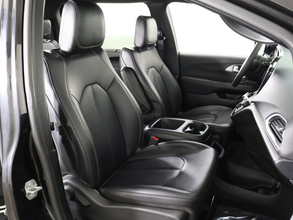 Used 2025 Chrysler Pacifica Select FWD image 30