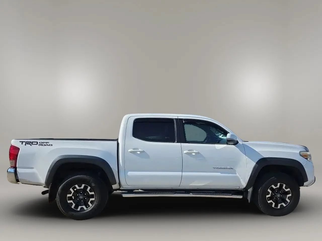 Used 2017 Toyota Tacoma TRD Off-Road w/ Tow Package RWD image 8