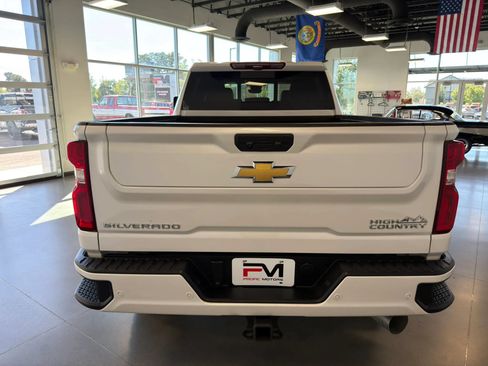 Used 2024 Chevrolet Silverado 2500 High Country w/ High Country Premium Package AWD/4WD image 6