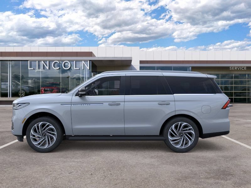 New 2026 Lincoln Navigator Premiere AWD/4WD image 3