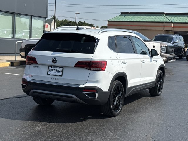 Used 2023 Volkswagen Taos SE w/ Black Wheel Package FWD image 3