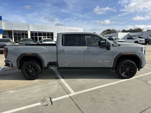 Used 2024 GMC Sierra 2500 AT4 w/ AT4 Premium Plus Package image 5