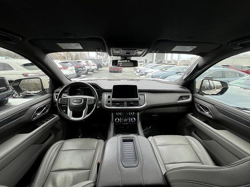 Used 2021 GMC Yukon XL SLT w/ Rear Media and Nav Package image 16