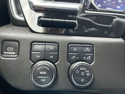 Used 2022 Chevrolet Silverado 1500 LTZ w/ LTZ Premium Package image 17