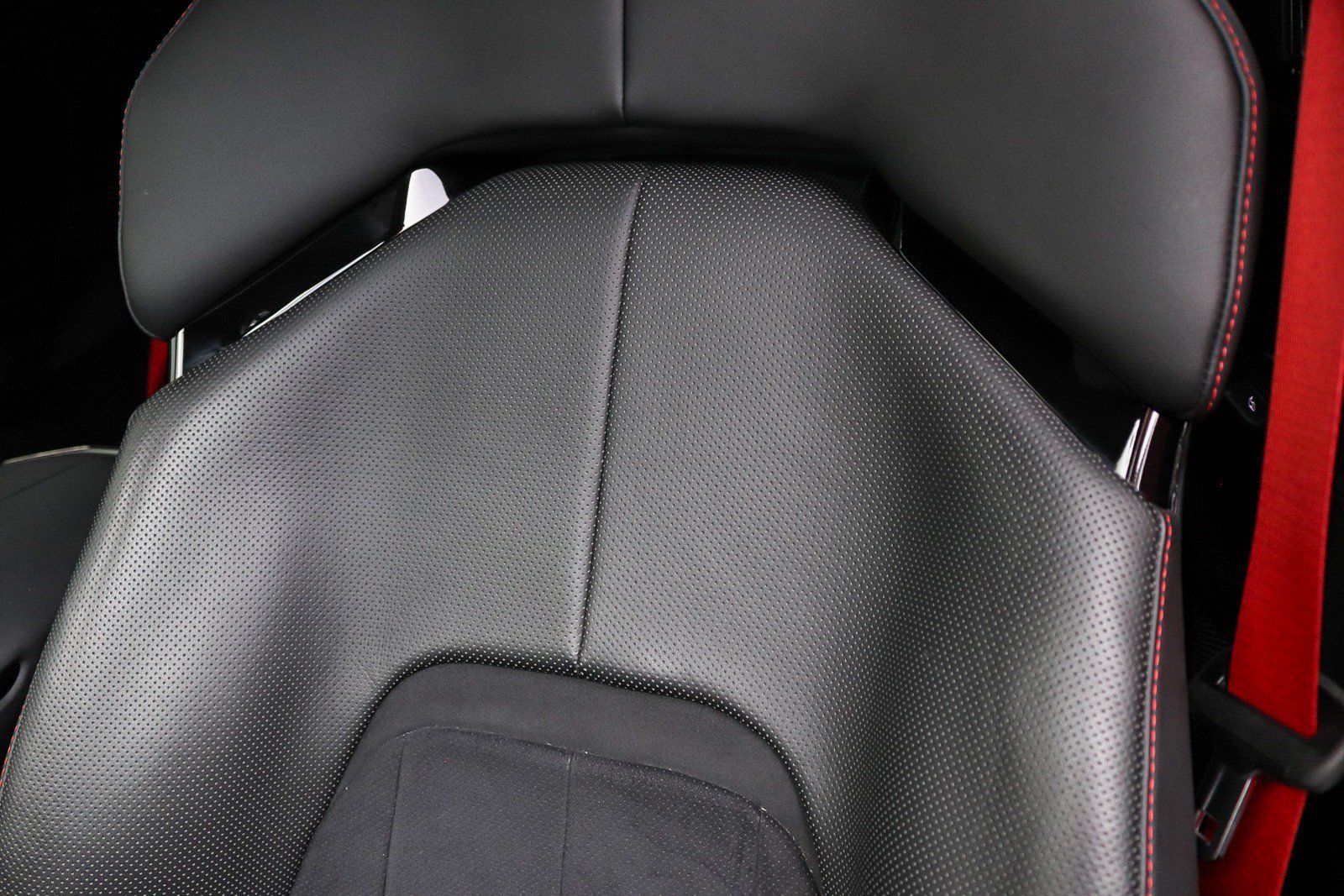 Used 2024 Ferrari Purosangue AWD/4WD image 30