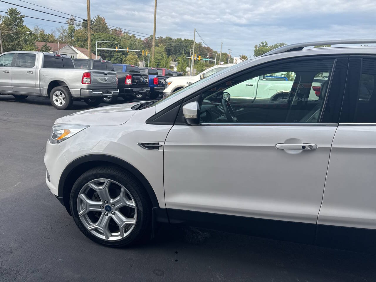 Used 2019 Ford Escape Titanium AWD/4WD image 4
