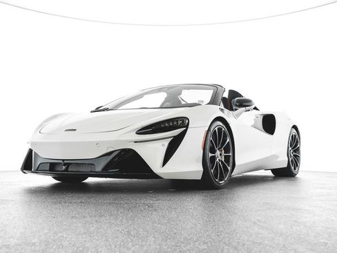 Used 2025 McLaren Artura Spider RWD image 2