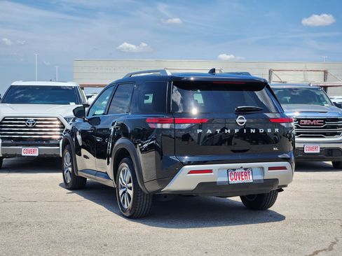 Used 2025 Nissan Pathfinder SL FWD image 5