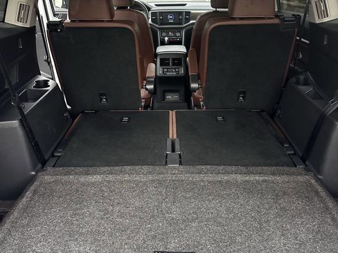 Used 2021 Volkswagen Atlas SE w/ Panoramic Sunroof Package image 32